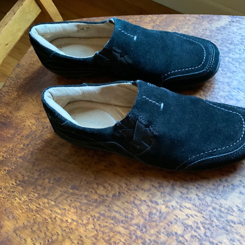 Naturalized suade shoes